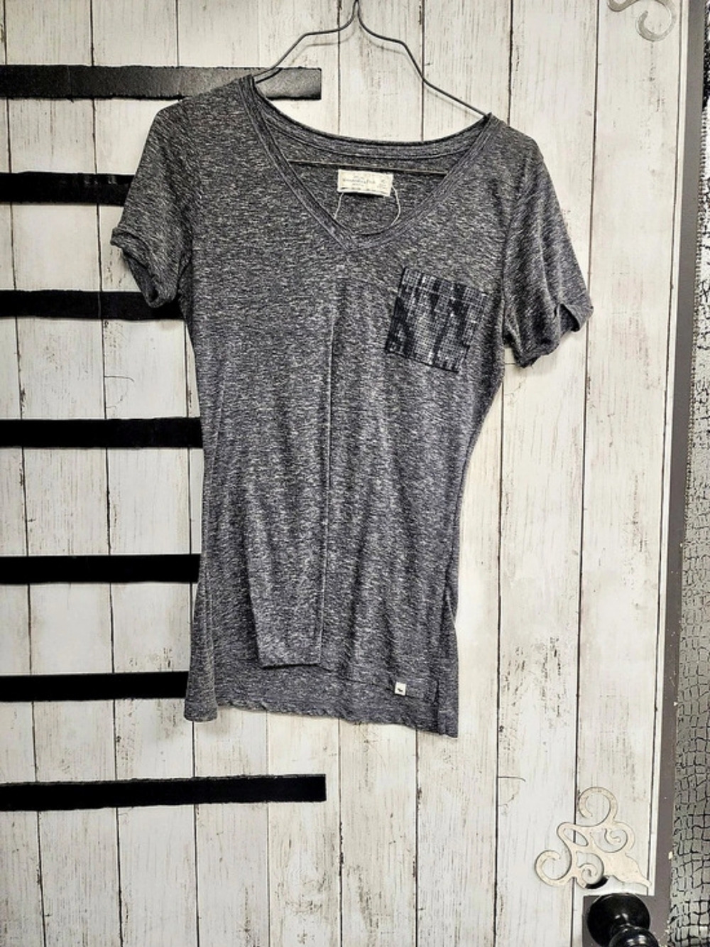 Abercrombie & Fitch Gray Short Sleeve Tee